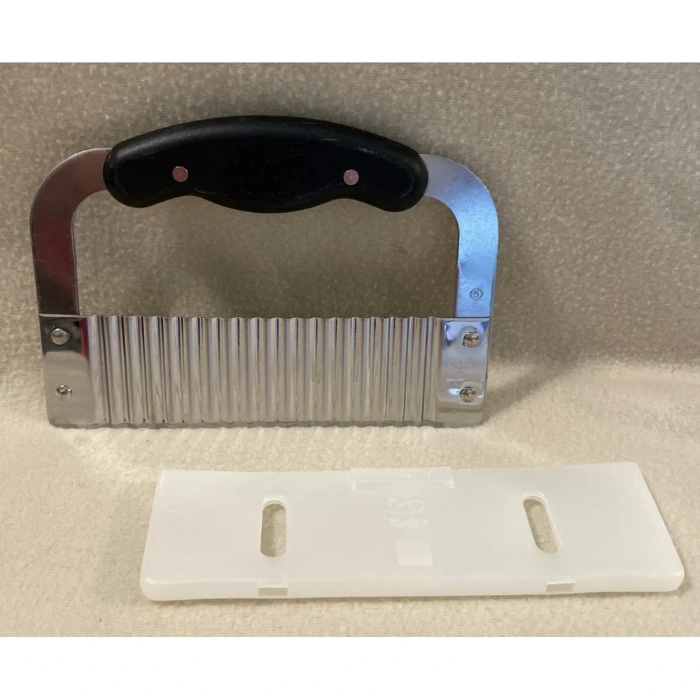 Pamered Chef Crinkle Cutter for cutting vegetables Cheese blade cover Stainless